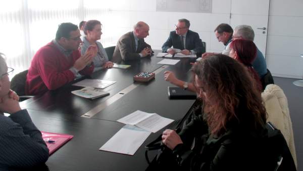 Reunión sanidad y asociación pediatras Reunión sanidad y asociación pediatras