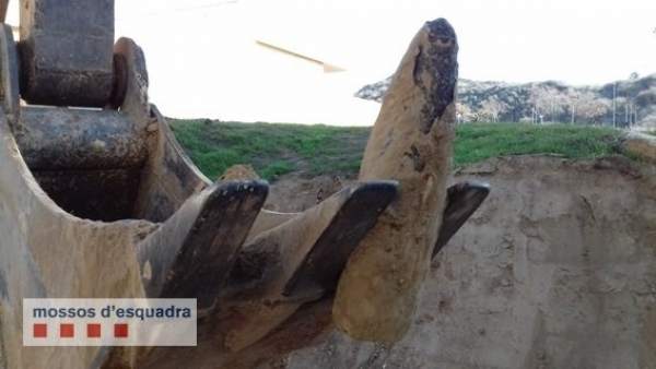 Una excabadora desentierra una bomba de la Guerra Civil en Lleida Una excabadora desentierra una bomba de la Guerra Civil en Lleida