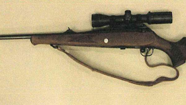 Rifle con el que un vecino de Cabanillas disparó al coche de otro Rifle con el que un vecino de Cabanillas disparó al coche de otro