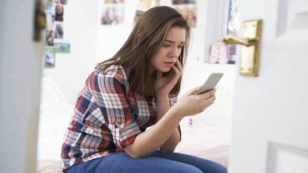 La mayoría de los padres no saben qué hacen sus hijos en los smartphones. La mayoría de los padres no saben qué hacen sus hijos en los smartphones.