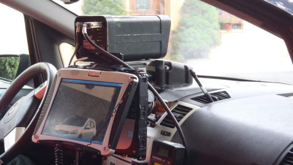 Radar De Policía Foral En Una Campaña De Control De Velocidad Radar De Policía Foral En Una Campaña De Control De Velocidad
