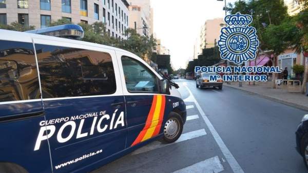 Nota De Prensa: La Policía Nacional Detiene A Un Individuo Por El Atraco A Una P Nota De Prensa: La Policía Nacional Detiene A Un Individuo Por El Atraco A Una P
