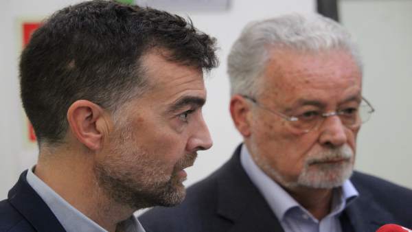 Maíllo, este viernes, atendiendo a los medios Maíllo, este viernes, atendiendo a los medios