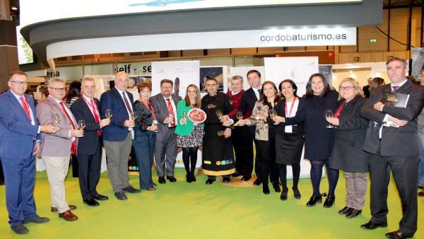 Sánchez Haro (sexto por la izda.), junto a otras autoridades, en el estand Sánchez Haro (sexto por la izda.), junto a otras autoridades, en el estand