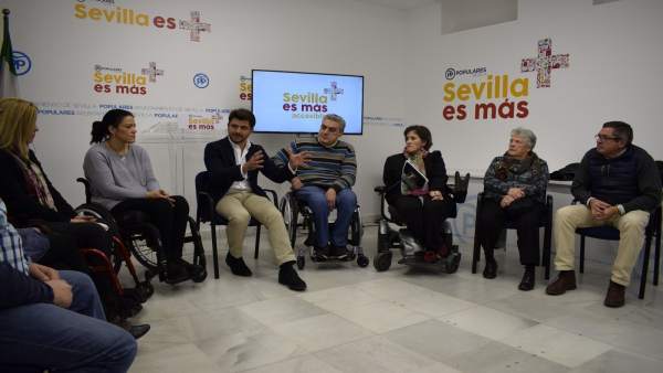 Beltrán Pérez reunido con los colectivos. Beltrán Pérez reunido con los colectivos.