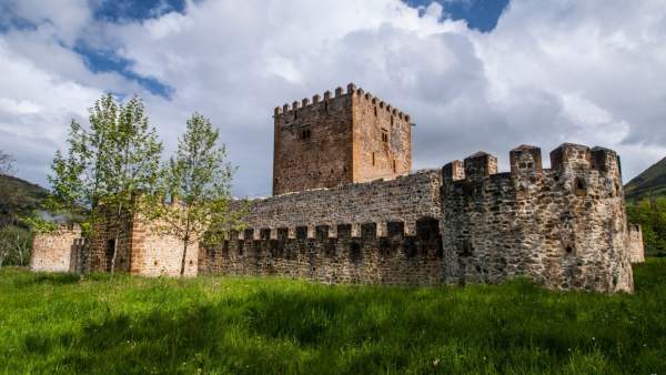 Castillo de Muñatones Castillo de Muñatones