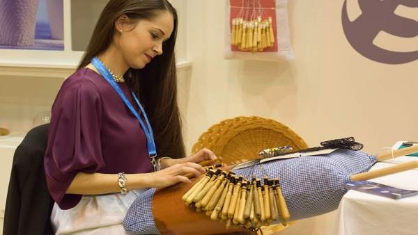 Encaje de Camariñas en Fitur Encaje de Camariñas en Fitur