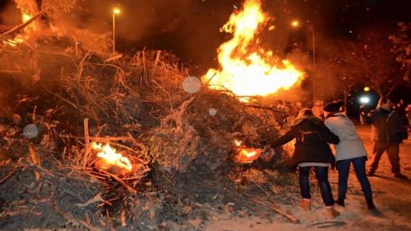 Alcañiz (Teruel) celebra este fin de semana la hoguera de San Antón Alcañiz (Teruel) celebra este fin de semana la hoguera de San Antón