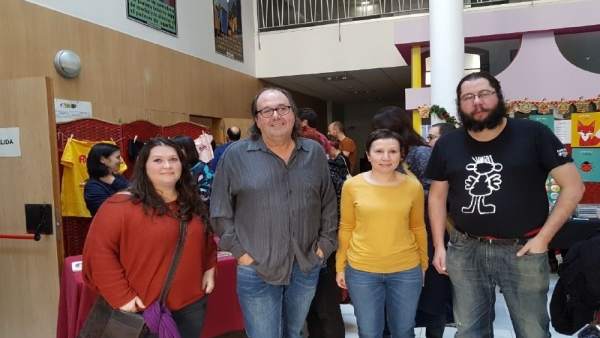 Del Fueyo junto con otros integrantes de XsP. Del Fueyo junto con otros integrantes de XsP.