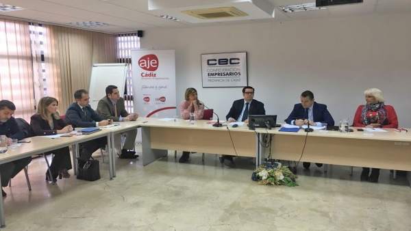 Reunión entre el PP de Cádiz y la nueva directiva de AJE Cádiz Reunión entre el PP de Cádiz y la nueva directiva de AJE Cádiz