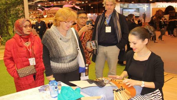 Actividad de palilleiras en el Stand de Galicia en Fitur Actividad de palilleiras en el Stand de Galicia en Fitur