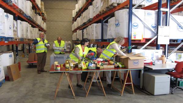 Voluntarios en el Banco de Alimentos de Zaragoza Voluntarios en el Banco de Alimentos de Zaragoza