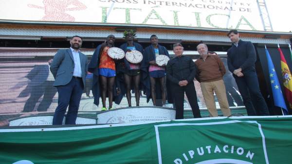 Entrega de premios en el Cross de Itálica Entrega de premios en el Cross de Itálica
