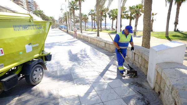Limasa, trabajador, playa Limasa, trabajador, playa