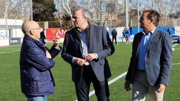 Azcón en el campo de fútbol de La Almozara Azcón en el campo de fútbol de La Almozara