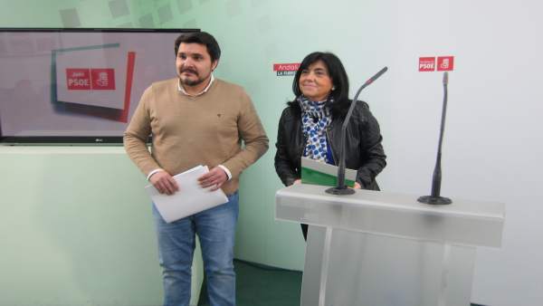 Manuel Lozano en la rueda de prensa con Francisca Molina Manuel Lozano en la rueda de prensa con Francisca Molina