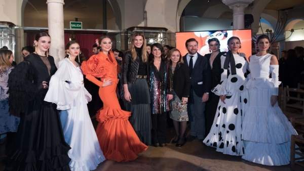 Jóvenes diseñadores de flamenco en el centro de Sevilla. Jóvenes diseñadores de flamenco en el centro de Sevilla.