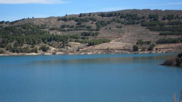 Uno de los embalses de la Cuenca del Ebro Uno de los embalses de la Cuenca del Ebro