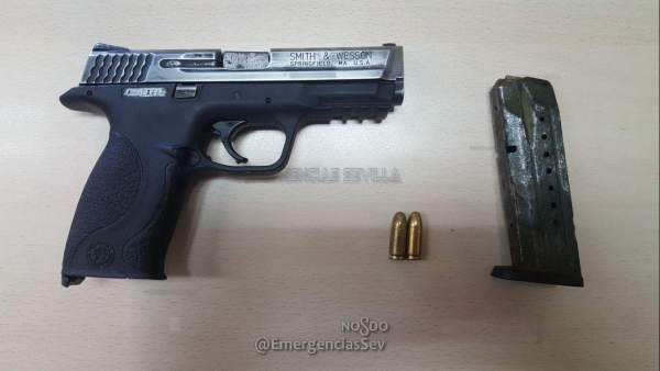 Pistola intervenida a un varón en Sevilla Pistola intervenida a un varón en Sevilla