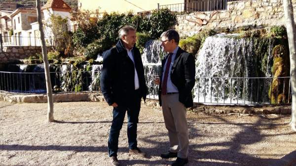 Guillén ha visitado hoy El Cuervo junto al alcalde de la localidad Guillén ha visitado hoy El Cuervo junto al alcalde de la localidad