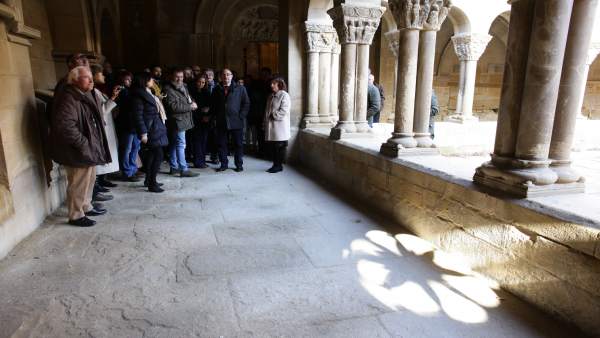 Miembros del Gobierno de Aragón en el claustro de San Pedro el Viejo de Huesca Miembros del Gobierno de Aragón en el claustro de San Pedro el Viejo de Huesca