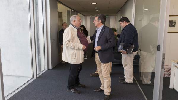 Martín con el alcalde de Santillana Martín con el alcalde de Santillana