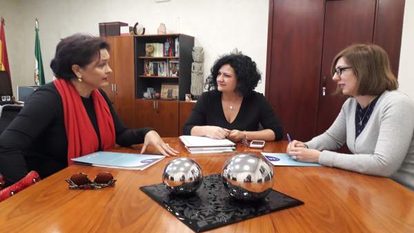 Reunión con la nueva presidenta de Faecta en Jaén, Lola García Fuentes. Reunión con la nueva presidenta de Faecta en Jaén, Lola García Fuentes.