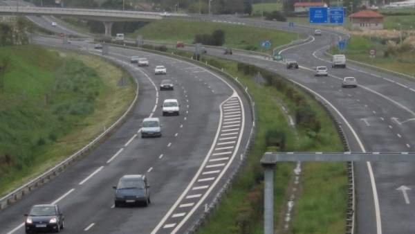 Autovía, Tráfico En Cantabria, Coches. Circulación Autovía, Tráfico En Cantabria, Coches. Circulación