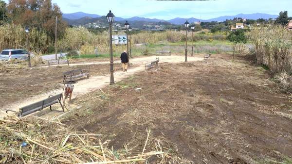Trabanos del nuevo parque canino de Estepona Trabanos del nuevo parque canino de Estepona