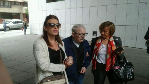 José Ángel Fernández Villa llega al juzgado de Oviedo José Ángel Fernández Villa llega al juzgado de Oviedo
