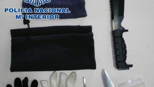Nota De Prensa 'La Policía Nacional Detiene A Un Hombre Por El Tirón Del Bolso A Nota De Prensa 'La Policía Nacional Detiene A Un Hombre Por El Tirón Del Bolso A