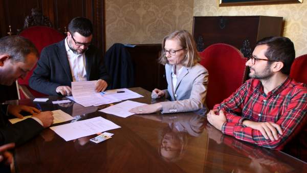 Firma del acuerdo entre la EMT y el Banco Europeo de Inversiones Firma del acuerdo entre la EMT y el Banco Europeo de Inversiones