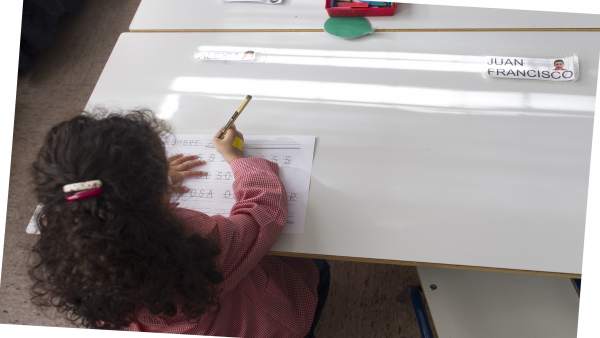 Colegio, aula, primaria, infantil, clase, niño, niña, niños, estudiando Colegio, aula, primaria, infantil, clase, niño, niña, niños, estudiando