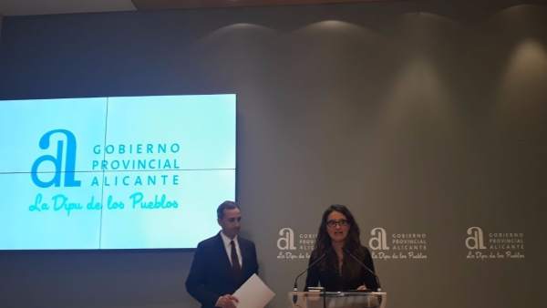 César Sánchez escucha a Mónica Oltra en su comparecencia de este martes César Sánchez escucha a Mónica Oltra en su comparecencia de este martes