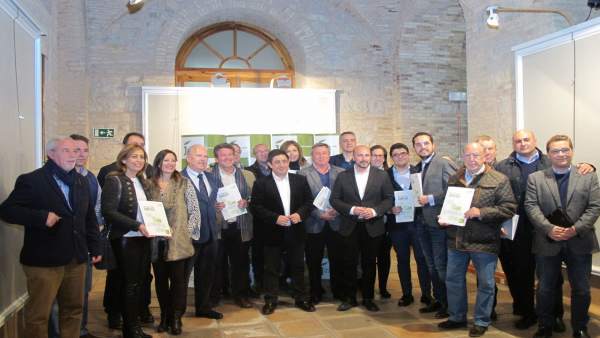 Entrega de ayudas de la Diputación a empresas oleícolas. Entrega de ayudas de la Diputación a empresas oleícolas.