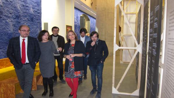 Lambán ha visitado este martes la muestra del 30 aniversario de Tranvía Teatro Lambán ha visitado este martes la muestra del 30 aniversario de Tranvía Teatro