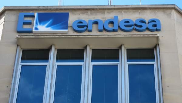 Sede y logo de Endesa Sede y logo de Endesa