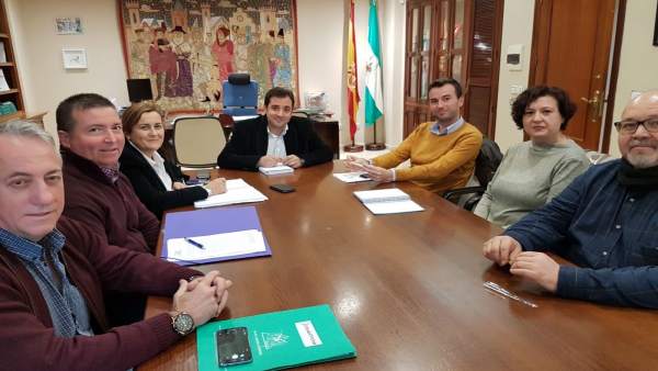 López (centro) se reúne con Fapa-Ágora López (centro) se reúne con Fapa-Ágora