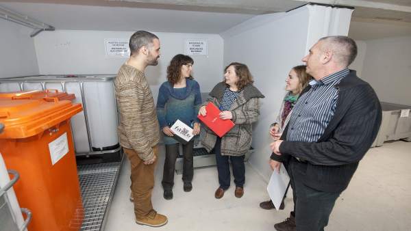Mendo, García, la consejera Elizalde y personal técnico de la Mancomunidad. Mendo, García, la consejera Elizalde y personal técnico de la Mancomunidad.