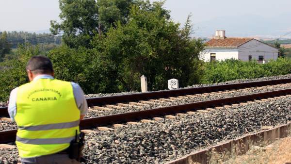 Niña hallada en las vías del tren en Pizarra Niña hallada en las vías del tren en Pizarra