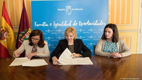 Volante Tomás y Ana Belén Castejón firnam en acuerdo Volante Tomás y Ana Belén Castejón firnam en acuerdo