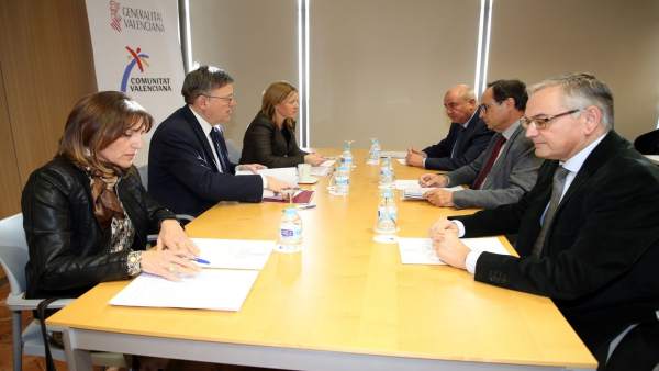 Reunión de la SPTCV con Ximo Puig, en el centro a la izquierda Reunión de la SPTCV con Ximo Puig, en el centro a la izquierda