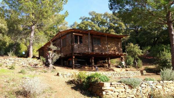 Vivienda en la aldea El Calabacino, en Alájar (Huelva). Vivienda en la aldea El Calabacino, en Alájar (Huelva).