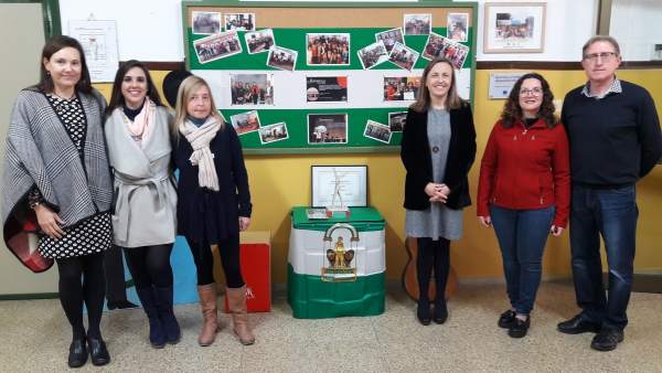 Fernández visita el CEIP San Fernando Fernández visita el CEIP San Fernando