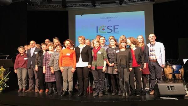 Miembros del nuevo centro internacional ICSE. Miembros del nuevo centro internacional ICSE.