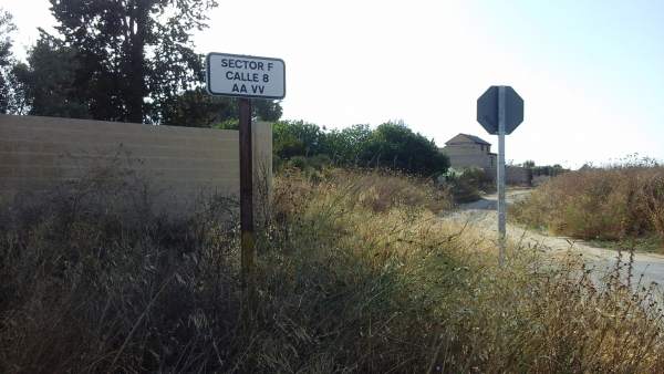 Una calle del sector F de Almensilla. Una calle del sector F de Almensilla.