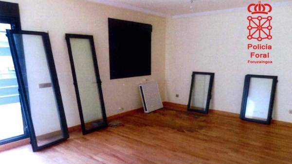 Ventanas y radiadores desmontados para ser transportados. Ventanas y radiadores desmontados para ser transportados.