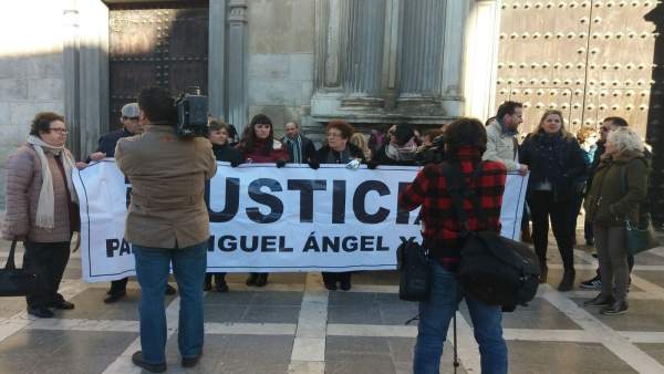 Concentración ante la sede del Tribunal Superior de Justicia de Andalucía Concentración ante la sede del Tribunal Superior de Justicia de Andalucía