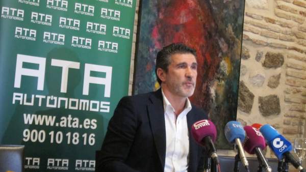 Perea en rueda de prensa Perea en rueda de prensa