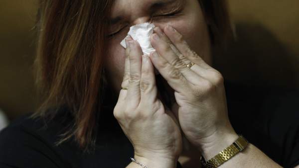 Gripe, resfriado, constipado, constiparse, mujer tosiendo, toser, tos Gripe, resfriado, constipado, constiparse, mujer tosiendo, toser, tos